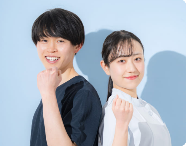 自信を持って立つ施術者の学生